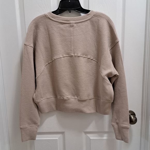 New! Danskin Cropped Crew Sweatshirt Beige Long Sleeved Women's XS Jacquard Top - Picture 10 of 16